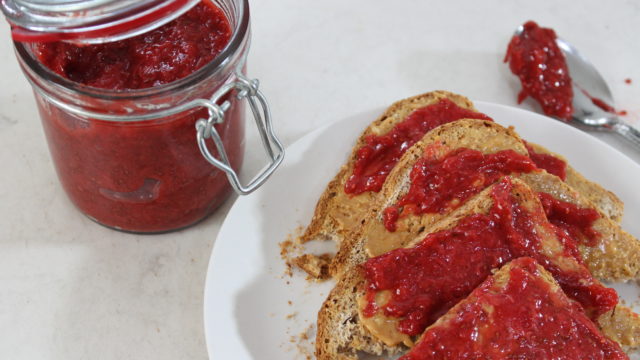 How to Make Keto and Vegan Strawberry Jam. SUPER EASY!