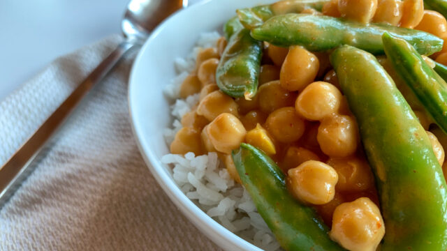 Sugar Snap Pea and Chickpea Curry | Vegan