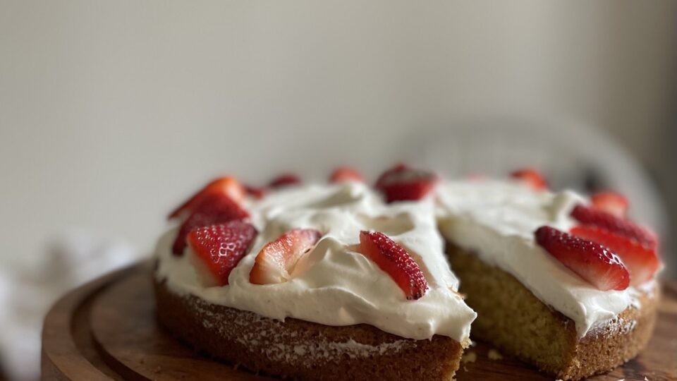 A Simple Strawberry Cake for Summer Days | Grain-Free, Refined Sugar-Free