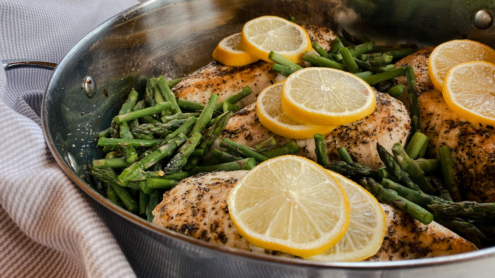 One Skillet Herbed Lemon Chicken with Asparagus – MetabolicLiving
